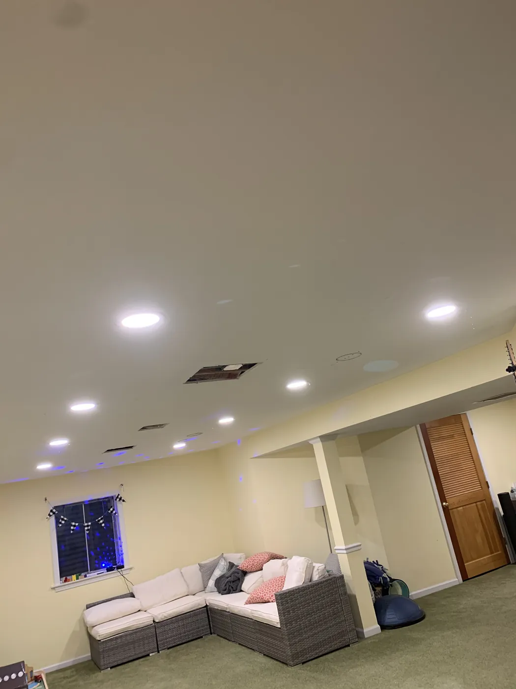 Recessed lighting in a finished basement by Tritan
